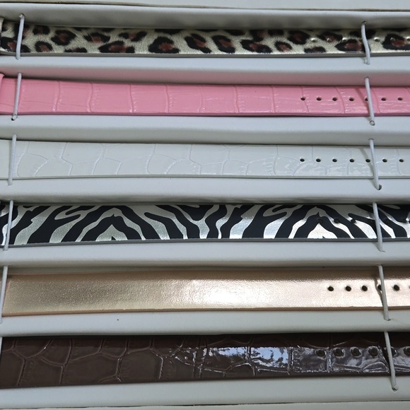 Hello Kitty watch set never used in box set 7 interchangeable straps Gift Set - Picture 9 of 10